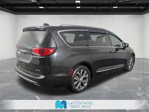 Used 2017 Chrysler Pacifica Limited w/ UConnect Theater Package image 5