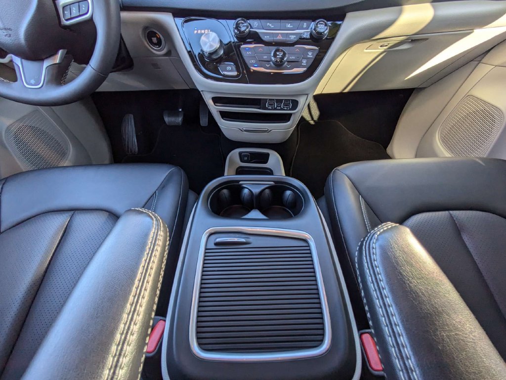 Used 2024 Chrysler Pacifica Touring-L FWD image 20