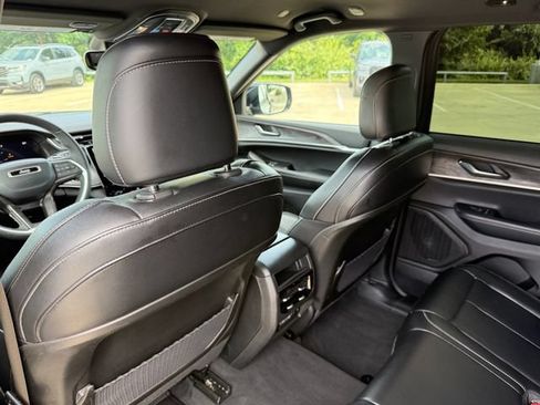 Used 2024 Jeep Grand Cherokee Limited AWD/4WD image 25