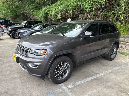 Used 2018 Jeep Grand Cherokee Limited w/ Trailer Tow Group IV AWD/4WD image 3