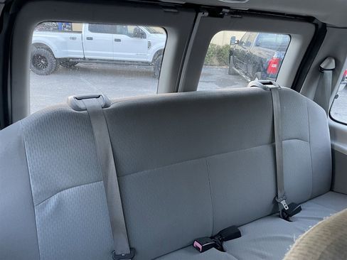 Used 2011 Ford E-350 and Econoline 350 XLT image 23