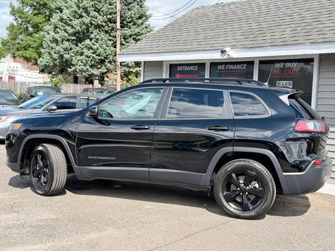 Used 2019 Jeep Cherokee Latitude Plus AWD/4WD image 3