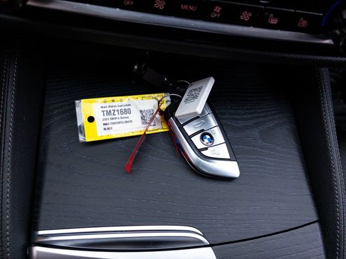 Used 2023 BMW M550i xDrive w/ Executive Package AWD/4WD image 34