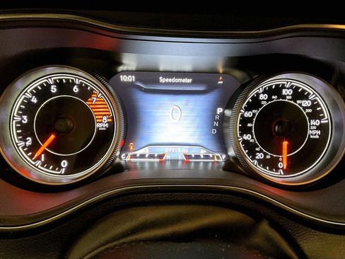 Used 2019 Jeep Cherokee Limited image 19