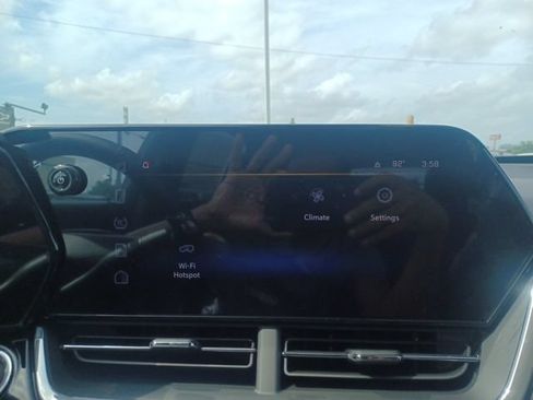 New 2026 Chevrolet Trax RS w/ Sunroof Package FWD image 26