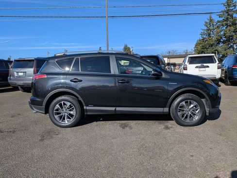 Used 2017 Toyota RAV4 XLE image 6