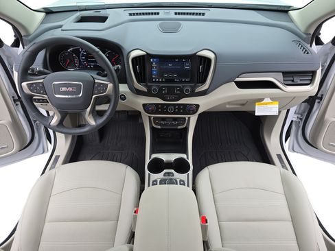 Used 2024 GMC Terrain Denali w/ Denali Premium Package AWD/4WD image 9