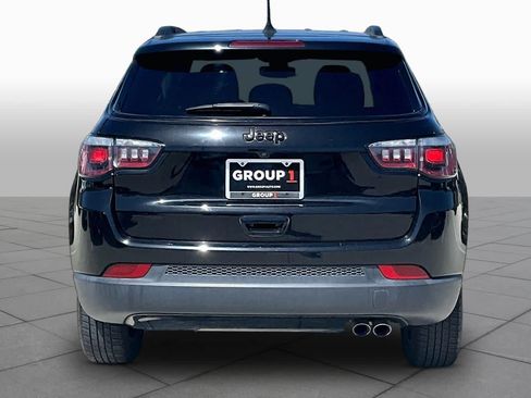 Used 2018 Jeep Compass Latitude w/ Popular Equipment Group FWD image 5