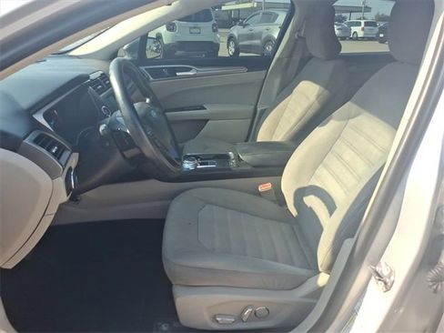 Used 2018 Ford Fusion SE image 19