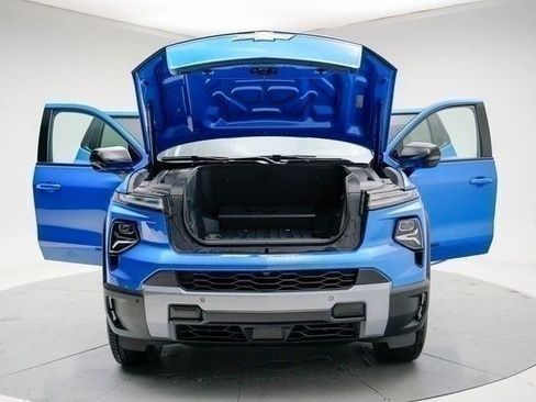 New 2025 Chevrolet Silverado EV LT image 16