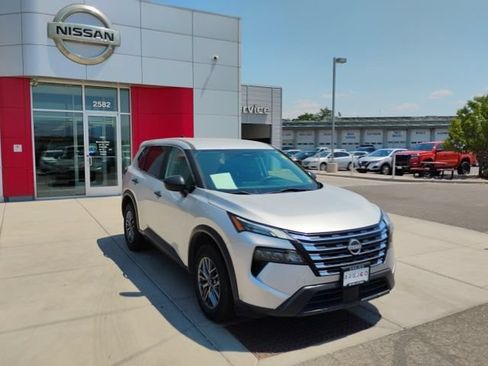 Used 2024 Nissan Rogue S AWD/4WD image 3