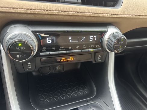 Used 2023 Toyota RAV4 XLE AWD/4WD image 19