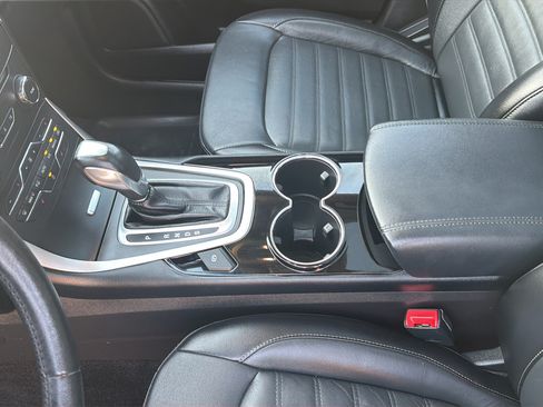 Used 2018 Ford Edge SEL w/ Equipment Group 201A AWD/4WD image 21