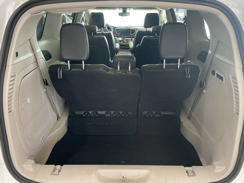 Used 2020 Chrysler Pacifica Limited image 8