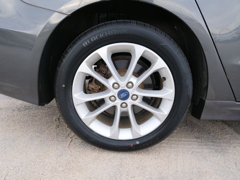 Used 2020 Ford Fusion SE image 11