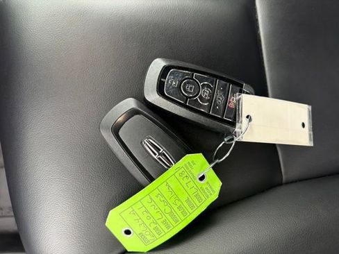 Used 2021 Lincoln Corsair AWD image 32