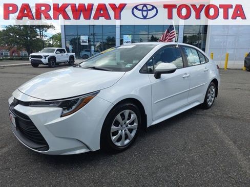 Certified 2023 Toyota Corolla LE FWD image 1