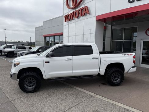 Used 2018 Toyota Tundra Limited w/ Limited Premium Package AWD/4WD image 3