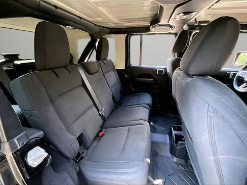 Certified 2022 Jeep Wrangler Unlimited Sahara w/ Cold Weather Group AWD/4WD image 24