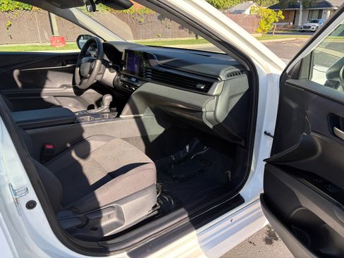 Used 2025 Toyota Camry LE FWD image 28
