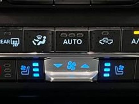 Used 2025 Ford F350 Lariat w/ Black Appearance Package AWD/4WD image 37