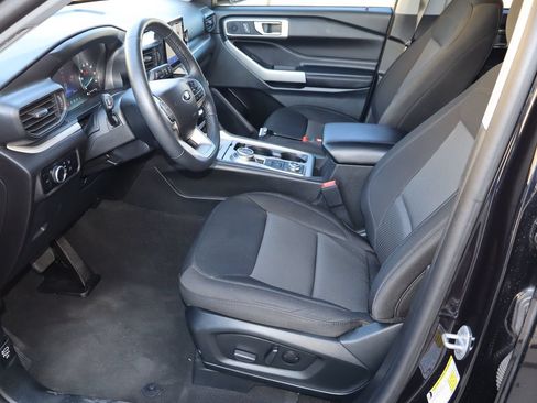 Used 2023 Ford Explorer XLT AWD/4WD image 16
