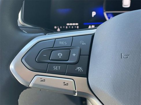 Used 2025 Volkswagen Taos SE image 8