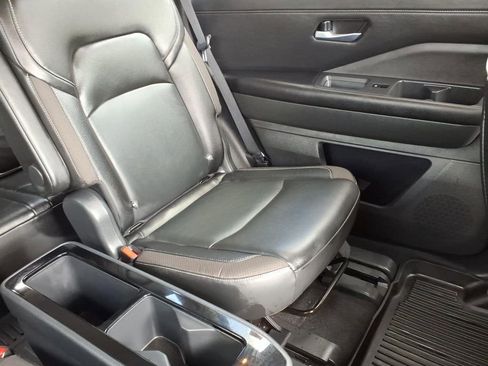 Used 2025 Nissan Pathfinder SL w/ SL Premium Package FWD image 18