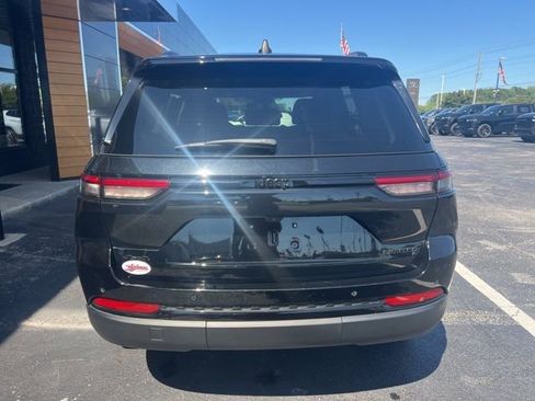Used 2023 Jeep Grand Cherokee Limited w/ Black Appearance Package AWD/4WD image 21