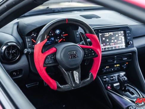 Used 2020 Nissan GT-R Premium w/ Premium Interior Package image 6