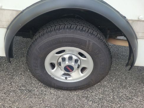 Used 2023 GMC Savana 3500 w/ Power Convenience Package image 9