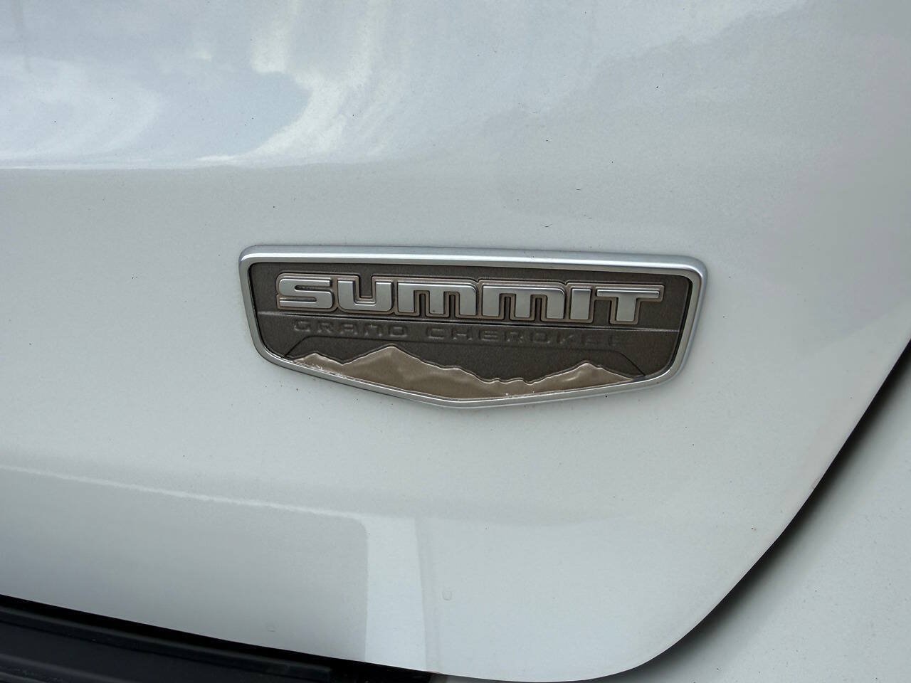 Used 2016 Jeep Grand Cherokee Summit w/ Platinum Series Group AWD/4WD image 11