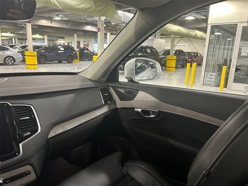Certified 2024 Volvo XC90 T8 Ultimate w/ Protection Package Premier image 24