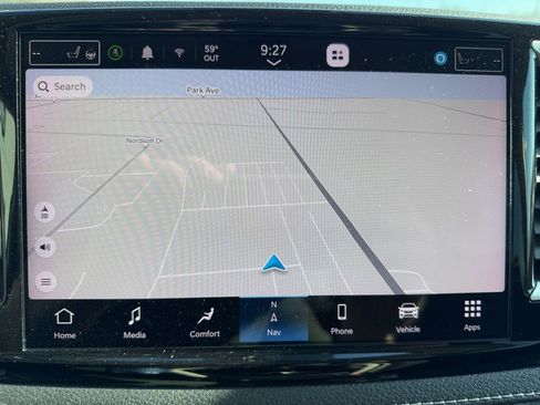 Used 2023 Chrysler Pacifica Limited FWD image 30