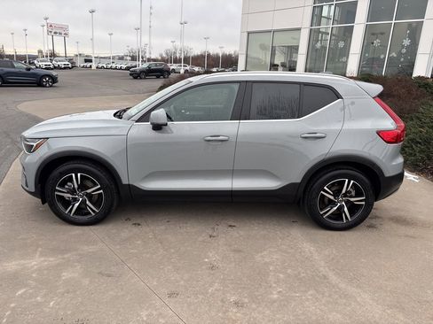 Certified 2025 Volvo XC40 B5 Core image 8