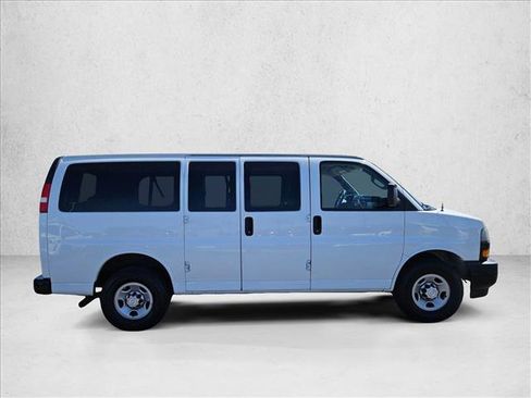 Used 2018 Chevrolet Express 2500 LS RWD image 4