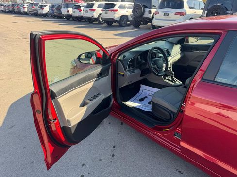 Used 2018 Hyundai Elantra SE w/ Cargo Package FWD image 14