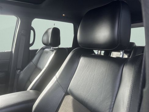 Used 2022 Jeep Grand Cherokee Laredo X image 12