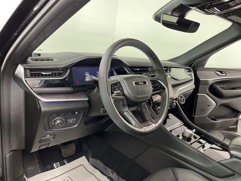 Used 2023 Jeep Grand Cherokee Overland image 19