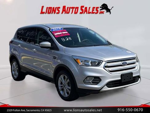Used 2019 Ford Escape SE FWD image 1