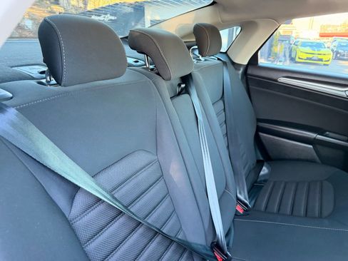 Used 2019 Ford Fusion SE image 28