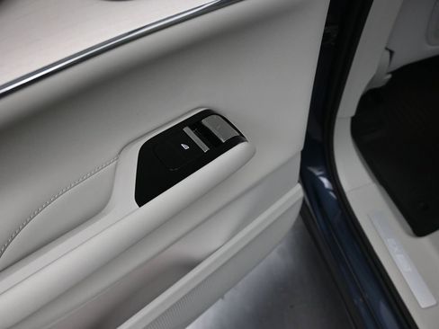 New 2025 Volvo EX90 Plus w/ Protection Package Premier image 15