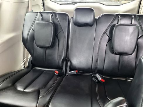 Used 2023 Chrysler Pacifica Touring-L image 11