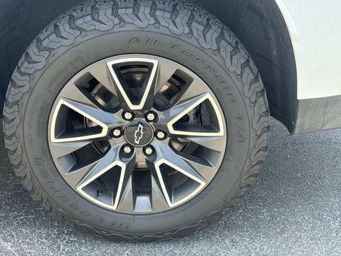 Used 2022 Chevrolet Tahoe Z71 w/ Luxury Package AWD/4WD image 29