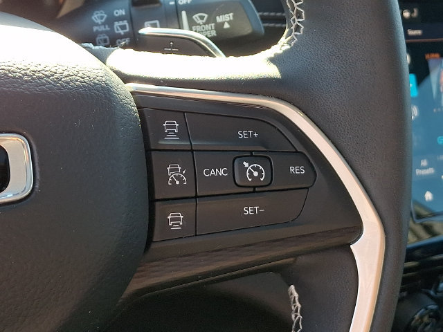 Used 2023 Jeep Grand Cherokee L Laredo AWD/4WD image 8