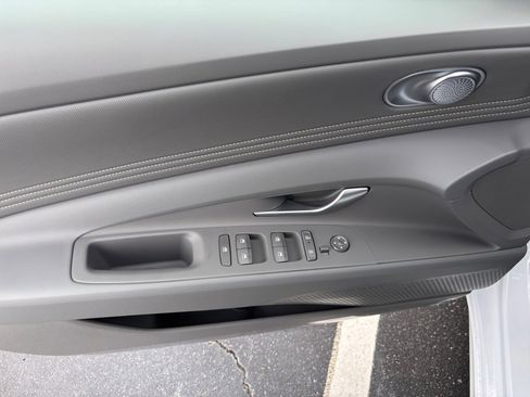 Certified 2025 Hyundai Elantra Sport FWD image 32