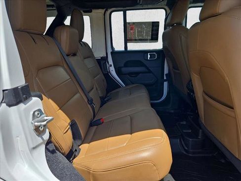 Used 2022 Jeep Wrangler Unlimited Sahara AWD/4WD image 18