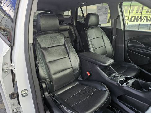 Used 2024 GMC Terrain SLT image 9