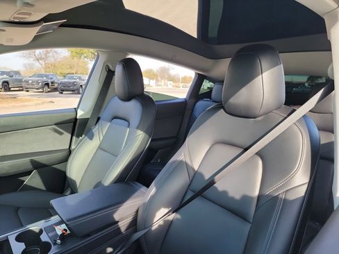 Used 2022 Tesla Model Y Long Range image 13