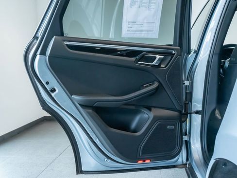 Certified 2026 Porsche Macan AWD/4WD image 23